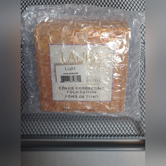 Laura Geller Baked Balance-N-Brighten Color Correcting Foundation-Light W Brush - Picture 2 of 10